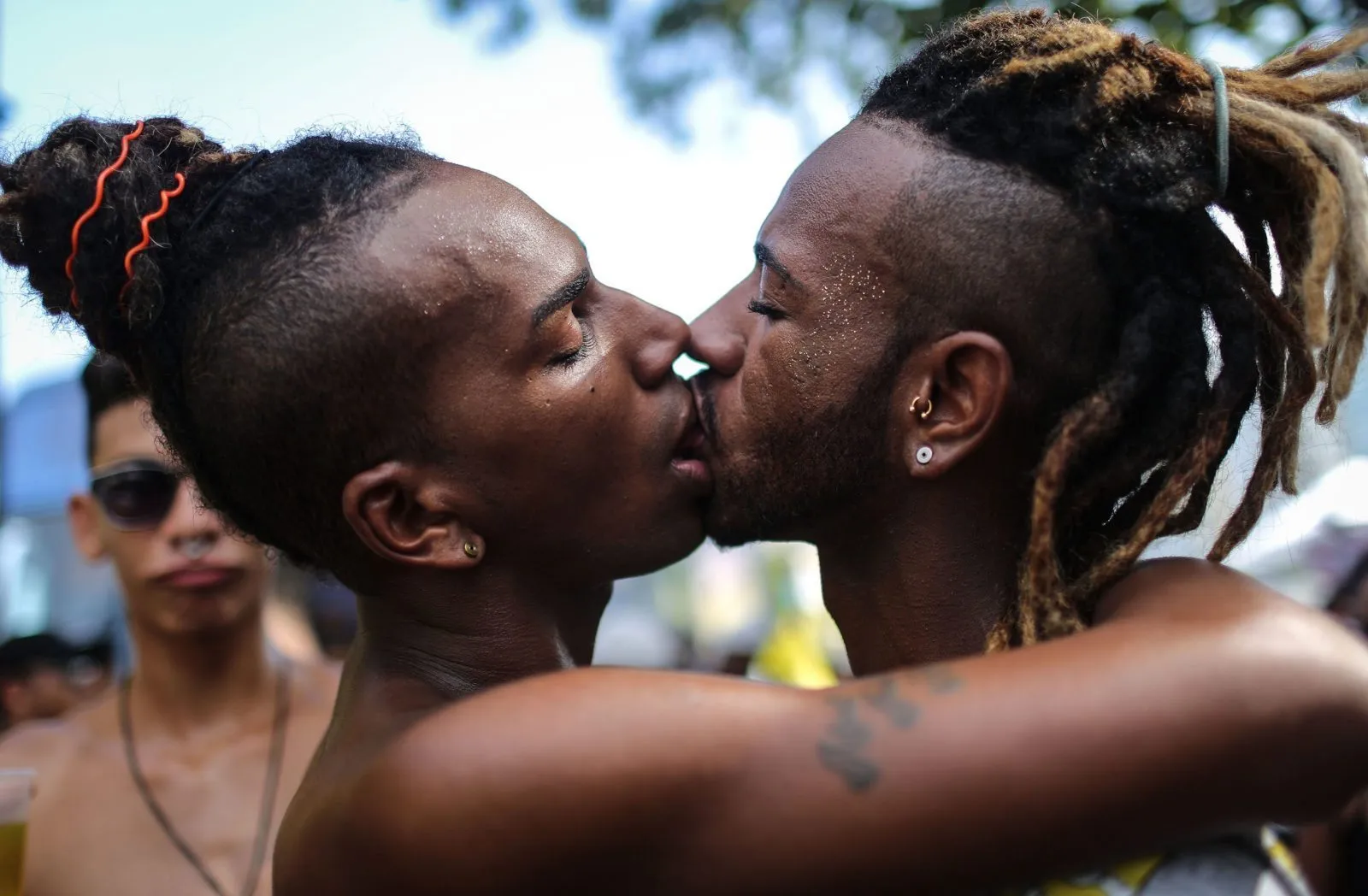 RIO DE JANEIRO, BRAZIL - DECEMBER 11: Revelers kiss during the annual gay pride parade on Copacabana beach December 11, 2016 in Rio de Janeiro, Brazil. Marchers called for expanded rights and protection from violence for those in the LGBT (Lesbian, Gay, Bisexual and Transgender) community. (Photo by Mario Tama/Getty Images)