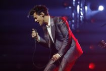 SYDNEY, AUSTRALIA - NOVEMBER 28: Harry Styles performs during the 31st Annual ARIA Awards 2017 at The Star on November 28, 2017 in Sydney, Australia. (Photo by Zak Kaczmarek/Getty Images for ARIA)