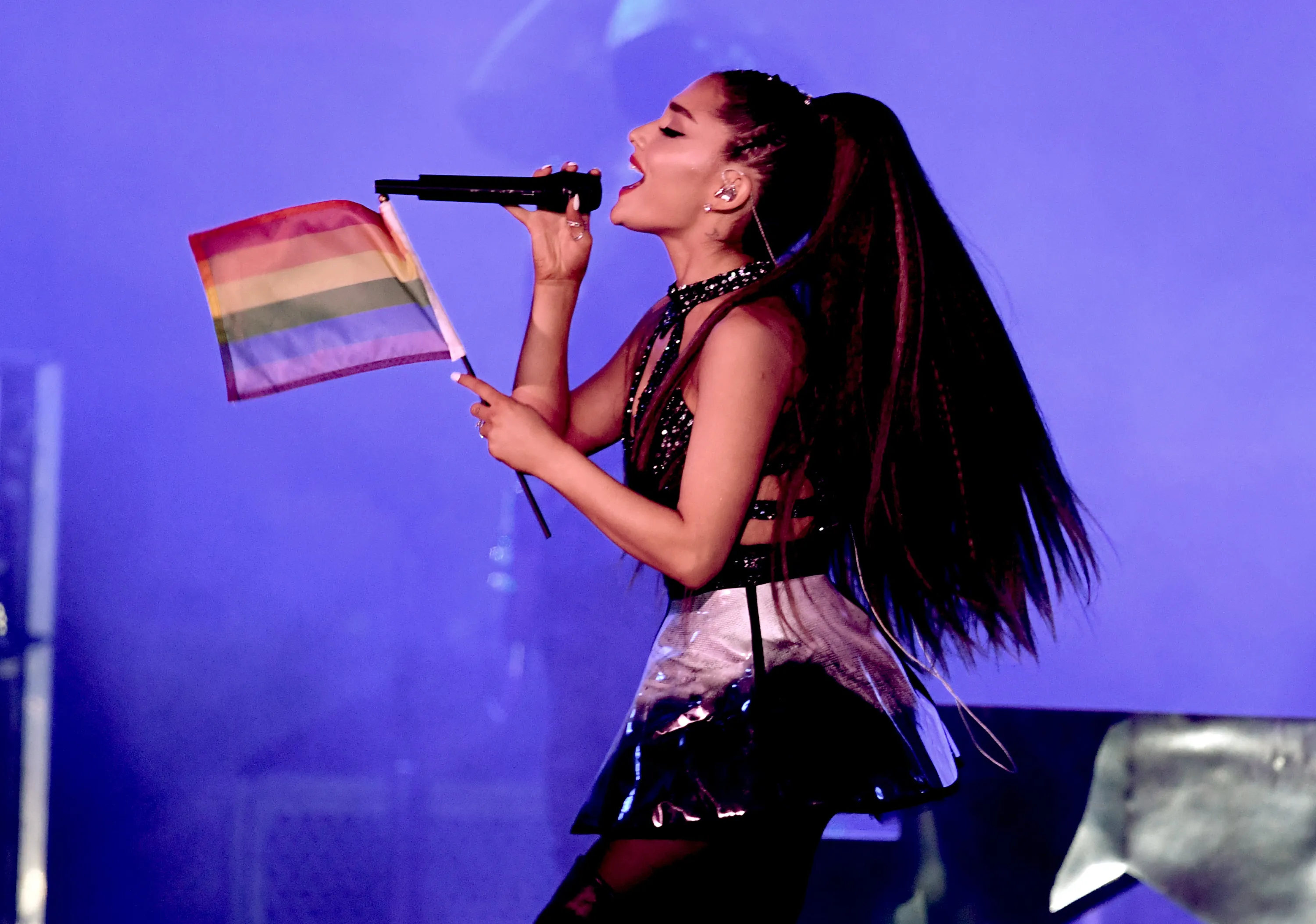 Is Ariana Grande A Lesbian