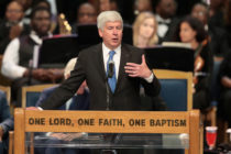 Michigan Governor Rick Snyder speaks at the funeral for Aretha Franklin. (Scott Olson/Getty Images)
