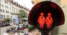 Same-sex traffic lights