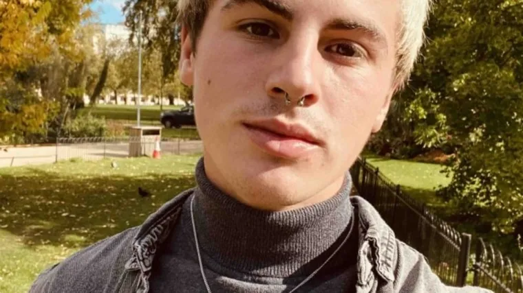 Gay teen kicked out by parents and made homeless during pandemic