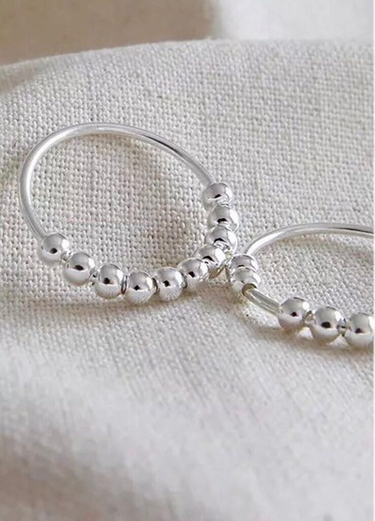 This fidget spinner ring has ten silver beads. (StardustAndSilverUK)