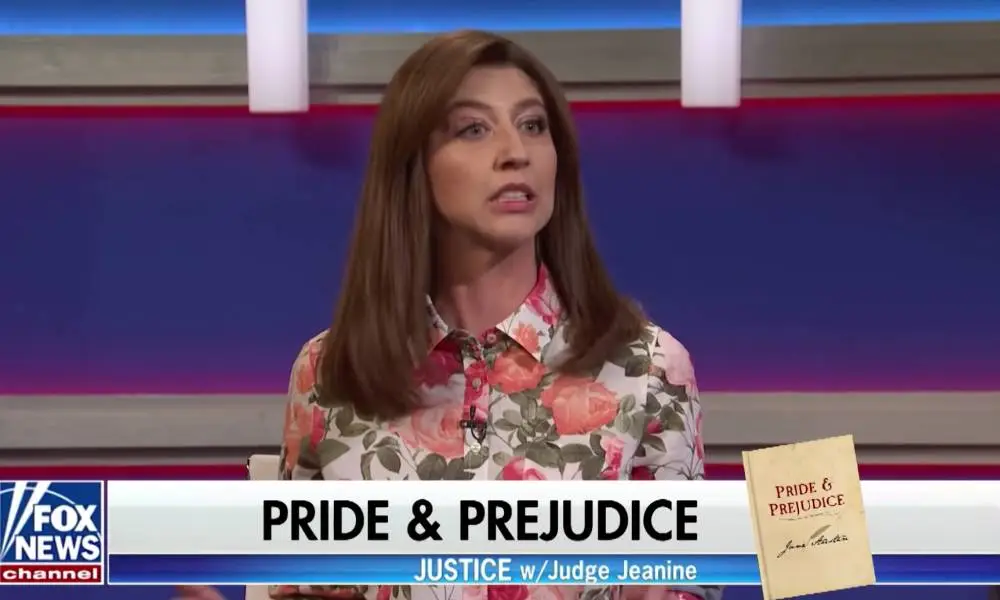 SNL's Heidi Gardner appears as a concerned parent on a fake Fox News segment about books that shouldn't be allowed in classrooms