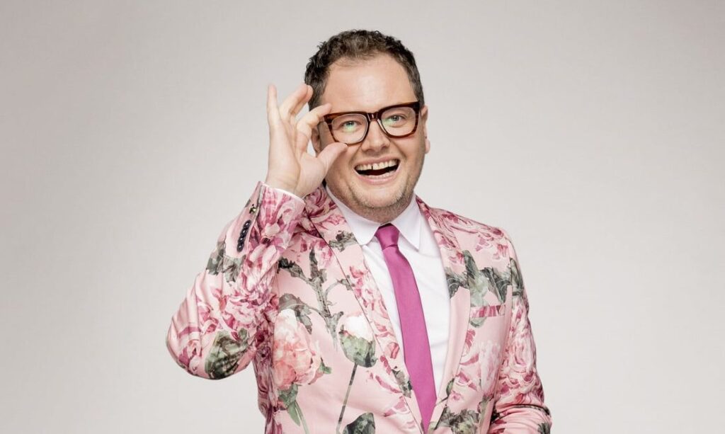 Alan Carr will continue his Regional Trinket tour in 2022. 