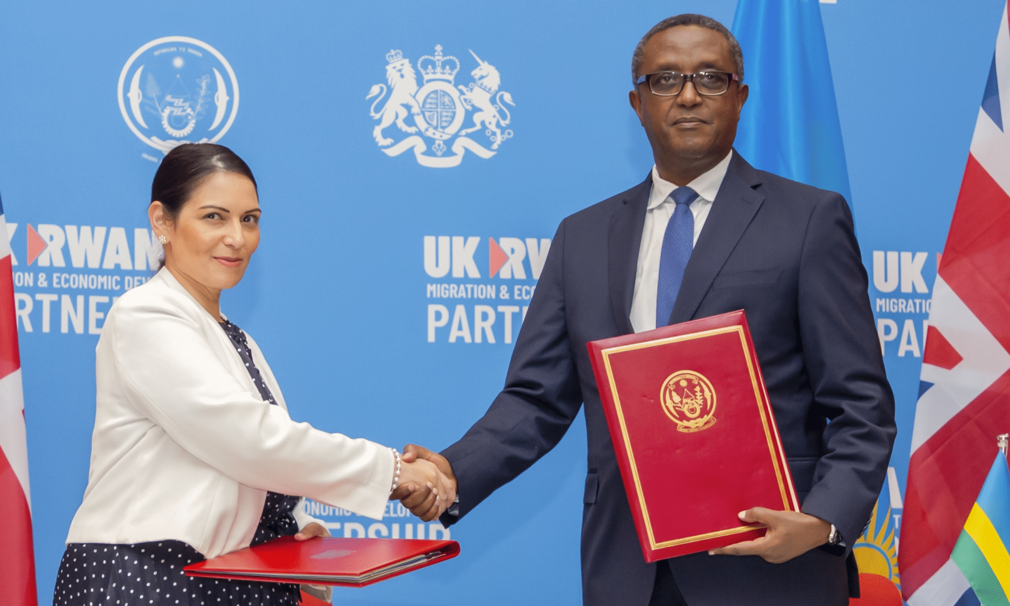 Priti Patel and Rwandan foreign minister Vincent Biruta signing the agreement
