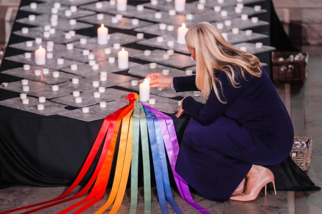 Norwegian crown princess Mette-Marit lit a candle to pay tribute to the victims.