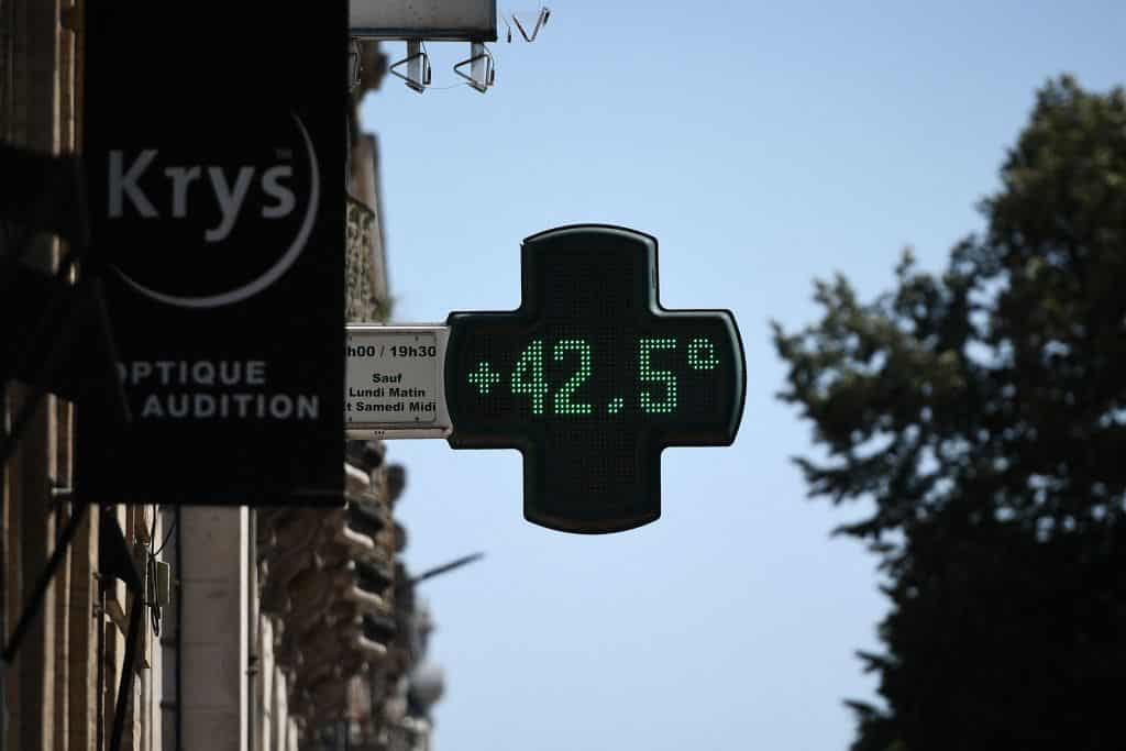 This photograph taken in Toulouse, southern France, on July 17, 2022 shows a pharmacy sign displaying the temperature of 42,5°C. 