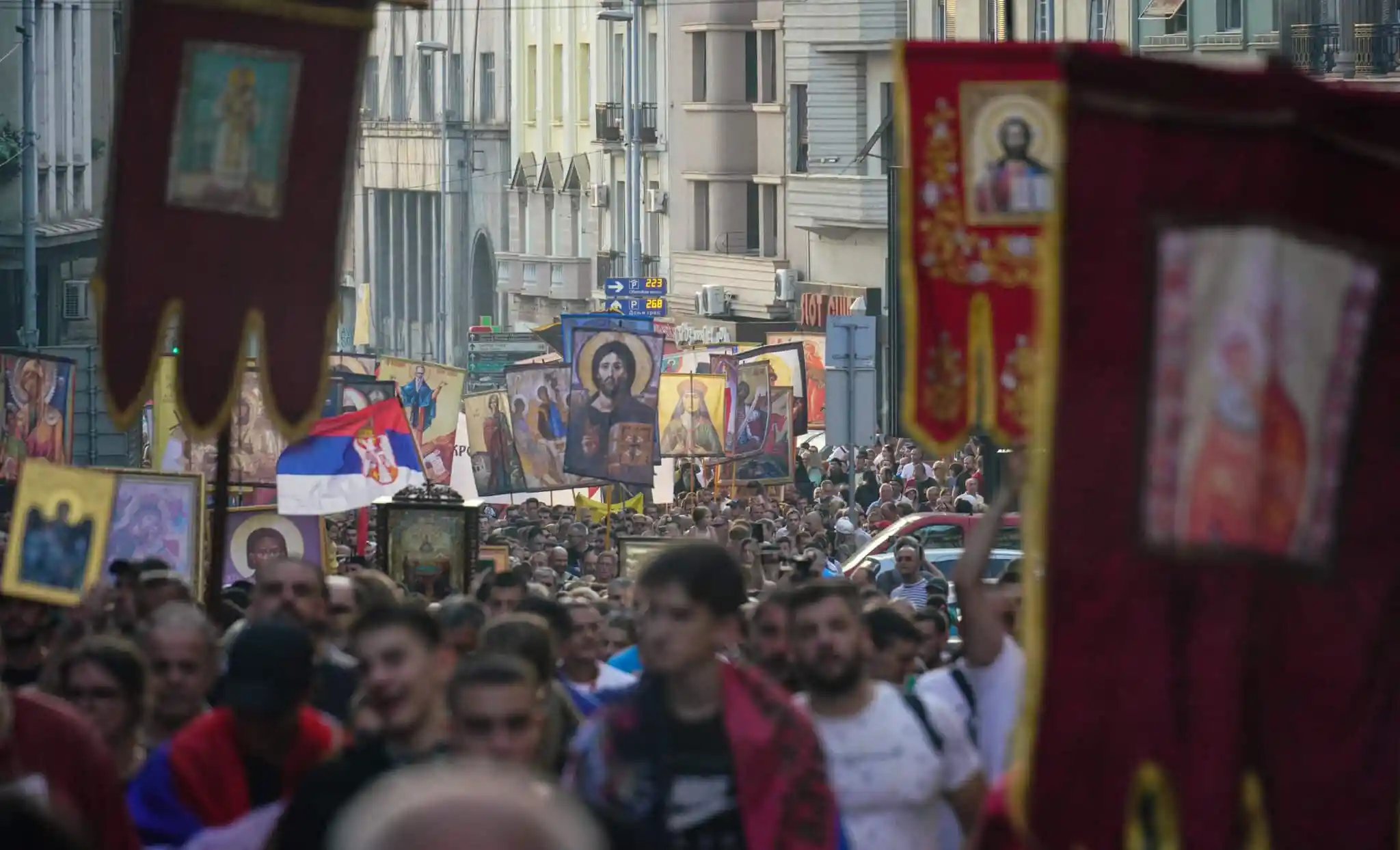 Des milliers de croyants ont défilé contre l'organisation de l'événement international LGBT Euro Pride, qui doit avoir lieu dans la capitale serbe le mois prochain.